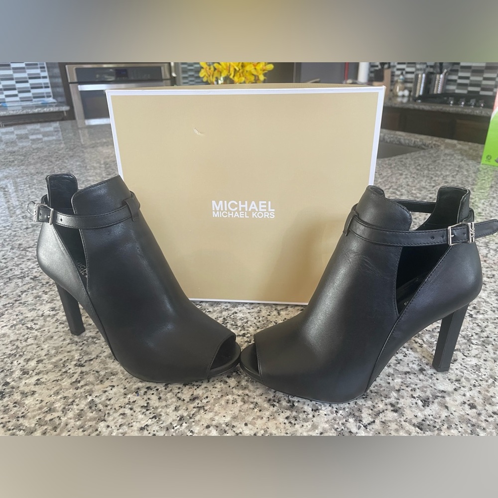 Size 8 Michael Kors Lawson Open Toe Bootie